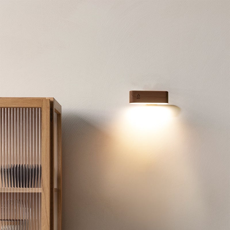 Skrivbordslampa i massivt trä med magnetisk laddning